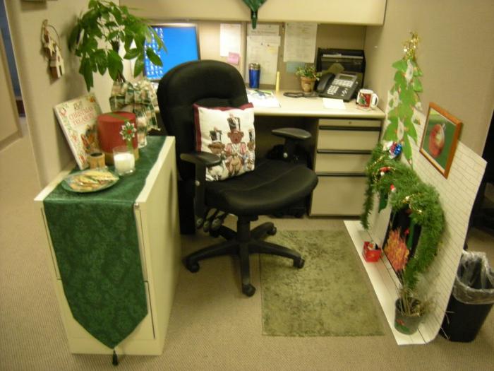 How to decorate my office cubicle for christmas