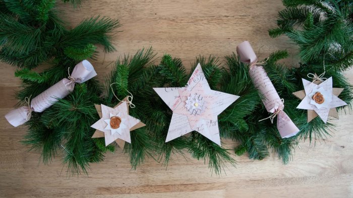 How to make christmas decor for your room